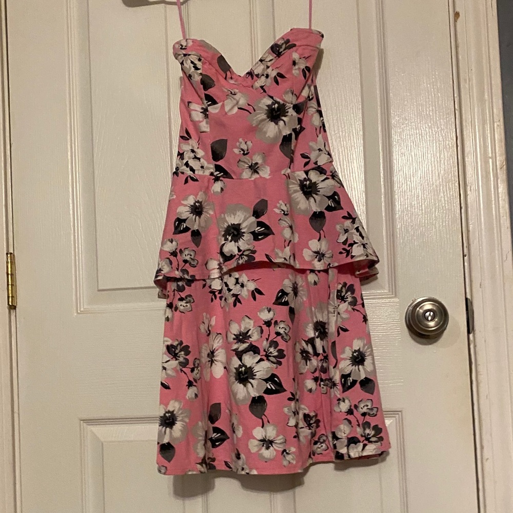 Cute summer strapless dress, never worn
